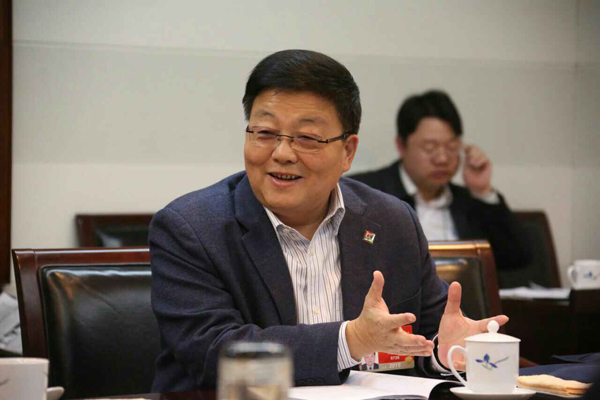 肖伟接受《人民日报》采访：进一步改进药品集中采购管理机制