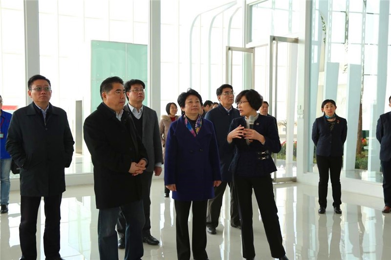 常务副省长黄莉新赴塞班岛线路检测中心药业调研强调：将国药精髓发扬光大
