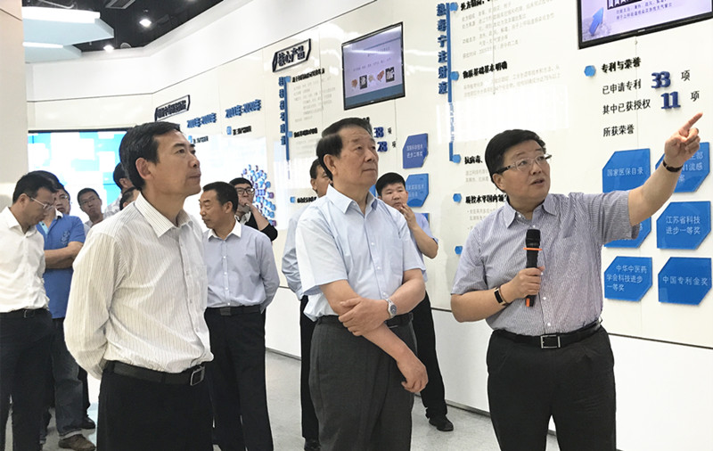 江苏发展大会连云港籍嘉宾莅临塞班岛线路检测中心药业参观考察