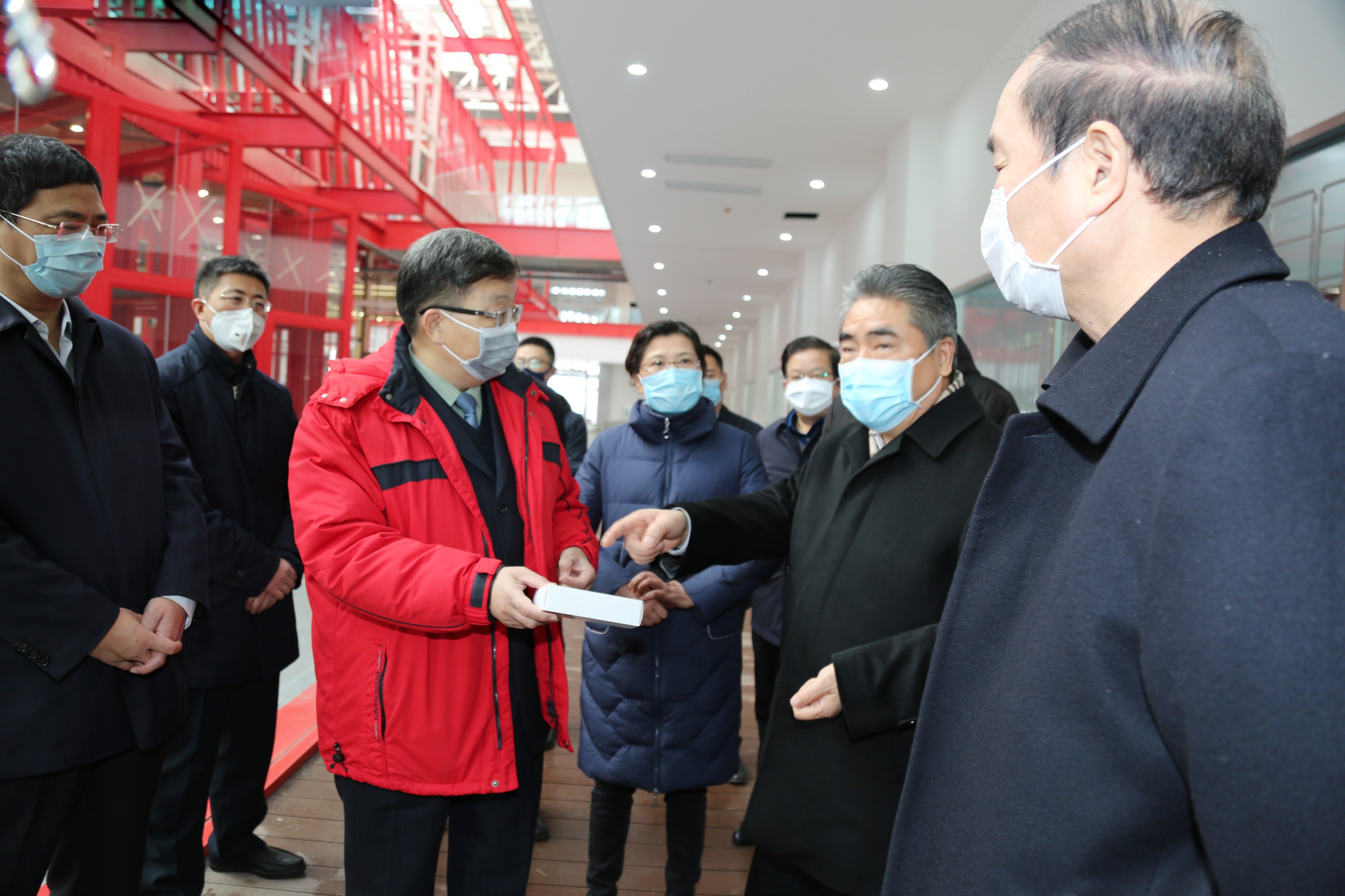 市委书记项雪龙一行莅临塞班岛线路检测中心药业 关怀指导新冠肺炎防控药物生产工作