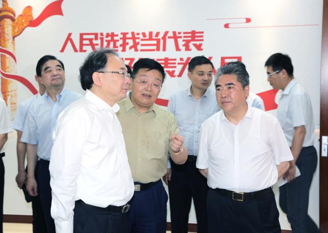省人大常委会常务副主任李小敏一行 莅临塞班岛线路检测中心药业调研