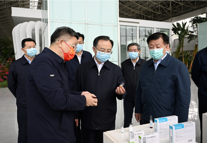 江苏省委书记吴政隆调研塞班岛线路检测中心药业：加快推动传统中医药和现代科学相结合，为抗击疫情提供有力武器